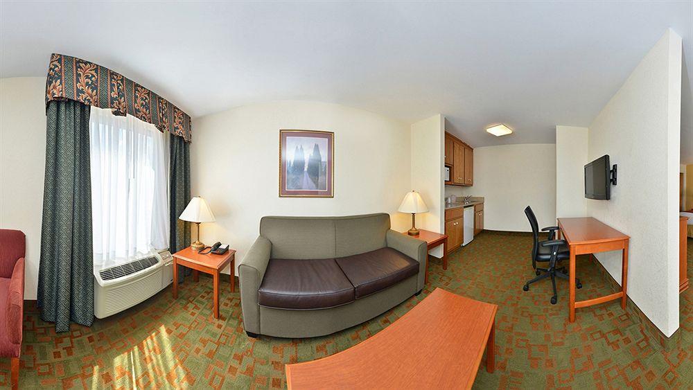 Holiday Inn Express Hotel & Suites Petersburg/Dinwiddie By Ihg Dış mekan fotoğraf